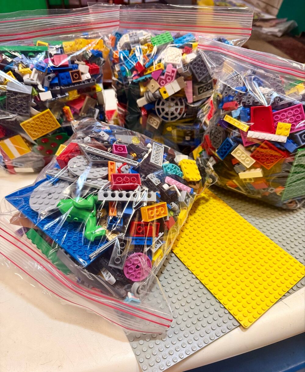 Mixed Lego brand Lego’s almost 10lbs loose blocks